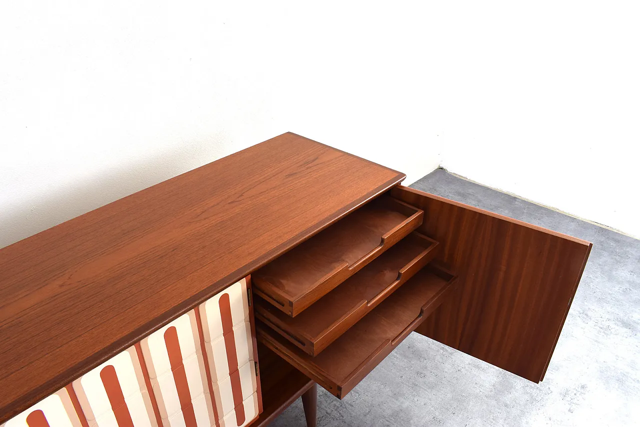 Sideboard di teak dipinti a mano, anni '60 13