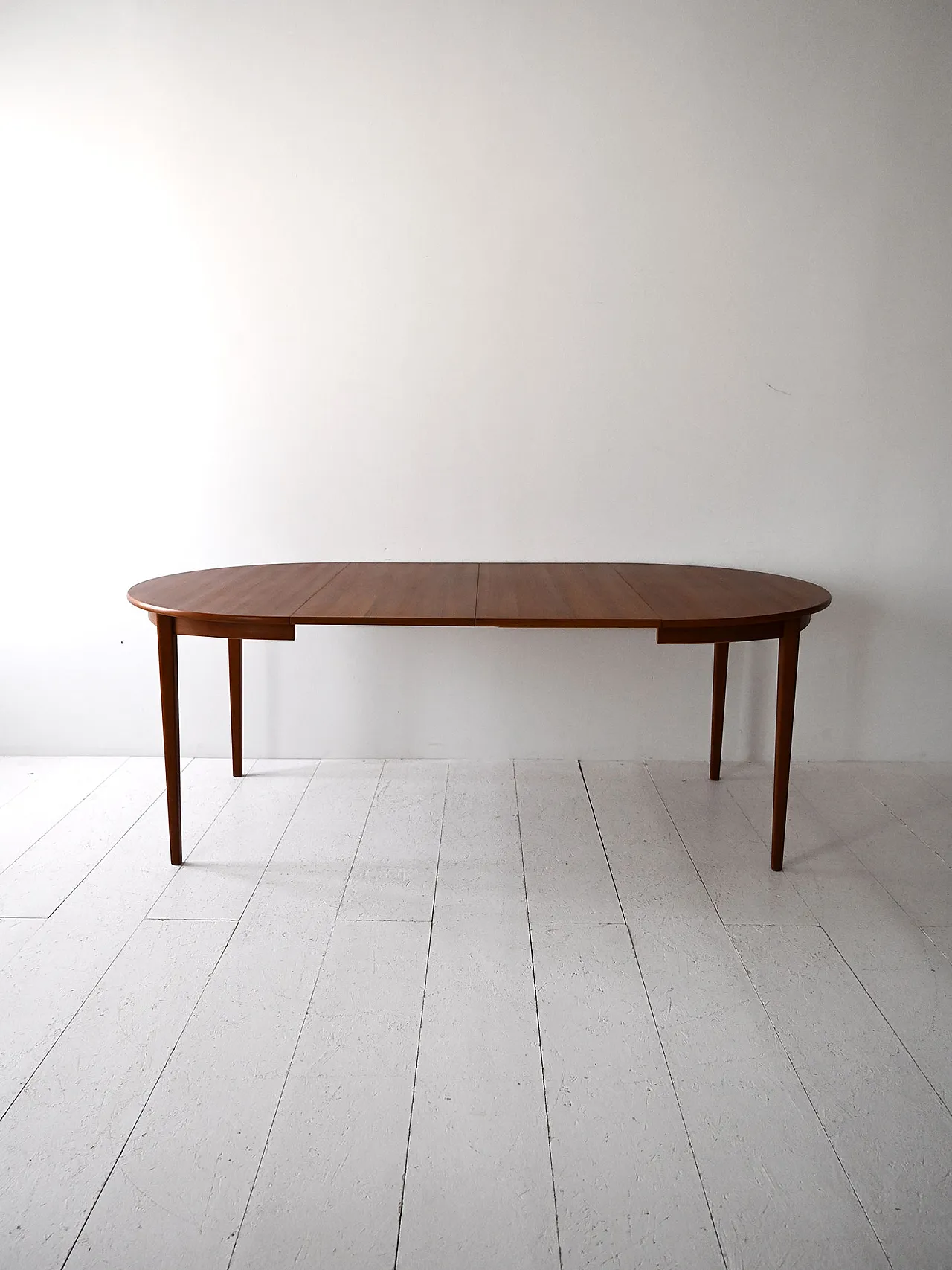 Scandinavian table in extendable round teak, 1960s 1