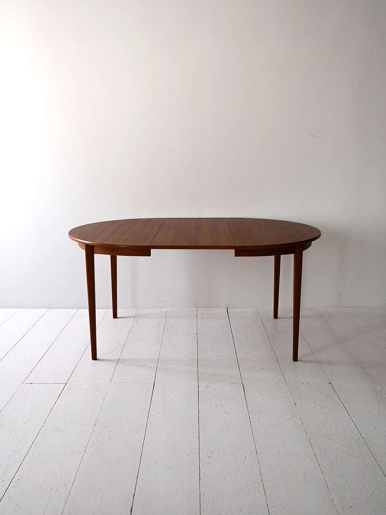 Scandinavian table in extendable round teak, 1960s 2