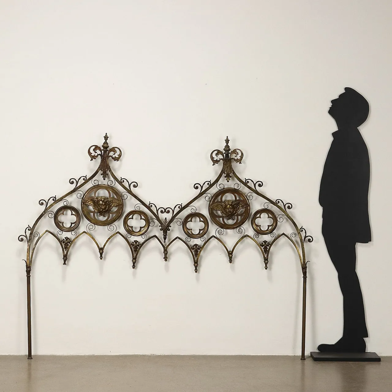 Testata di letto Neogotica in ottone e bronzo scolpito, fine '800 3