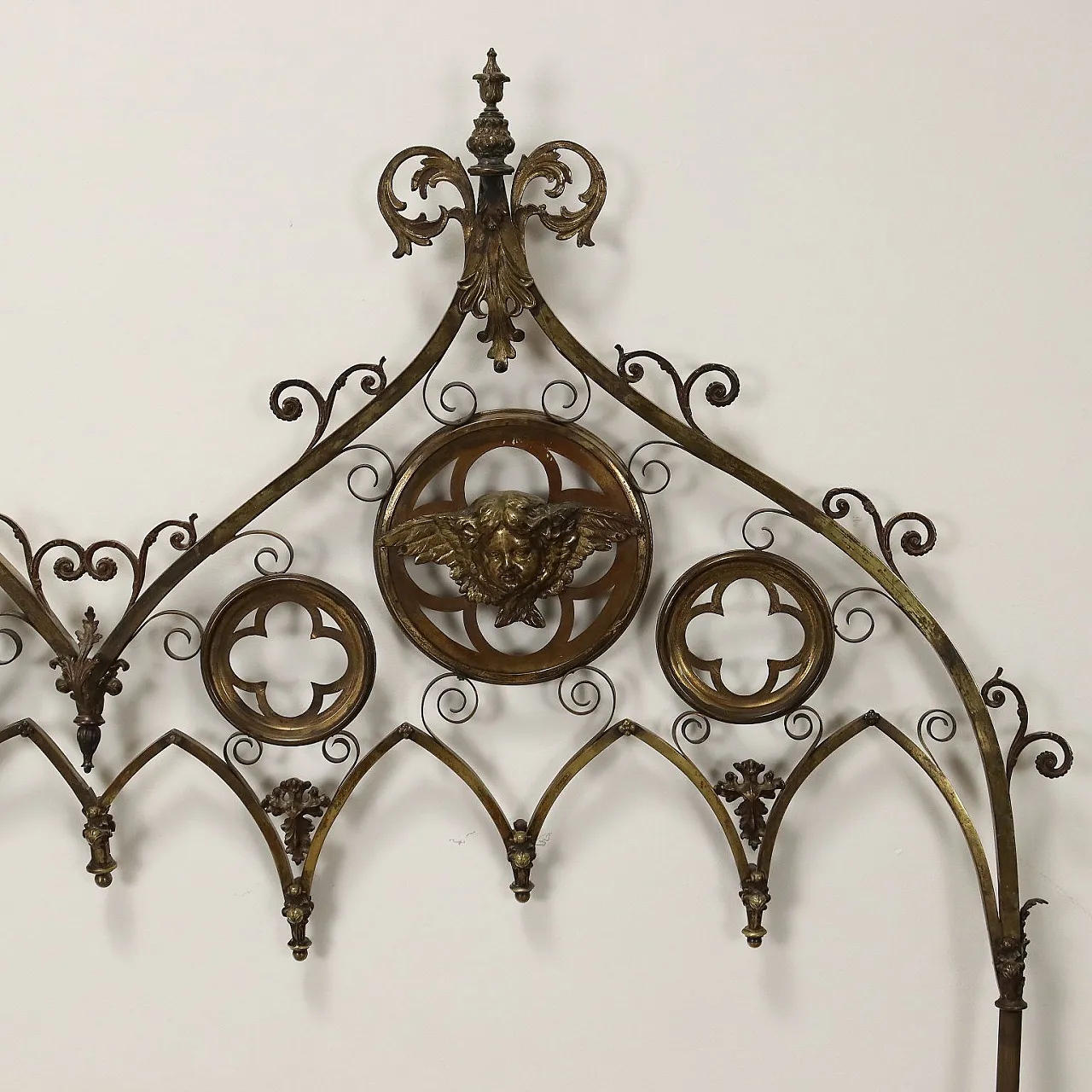 Testata di letto Neogotica in ottone e bronzo scolpito, fine '800 5