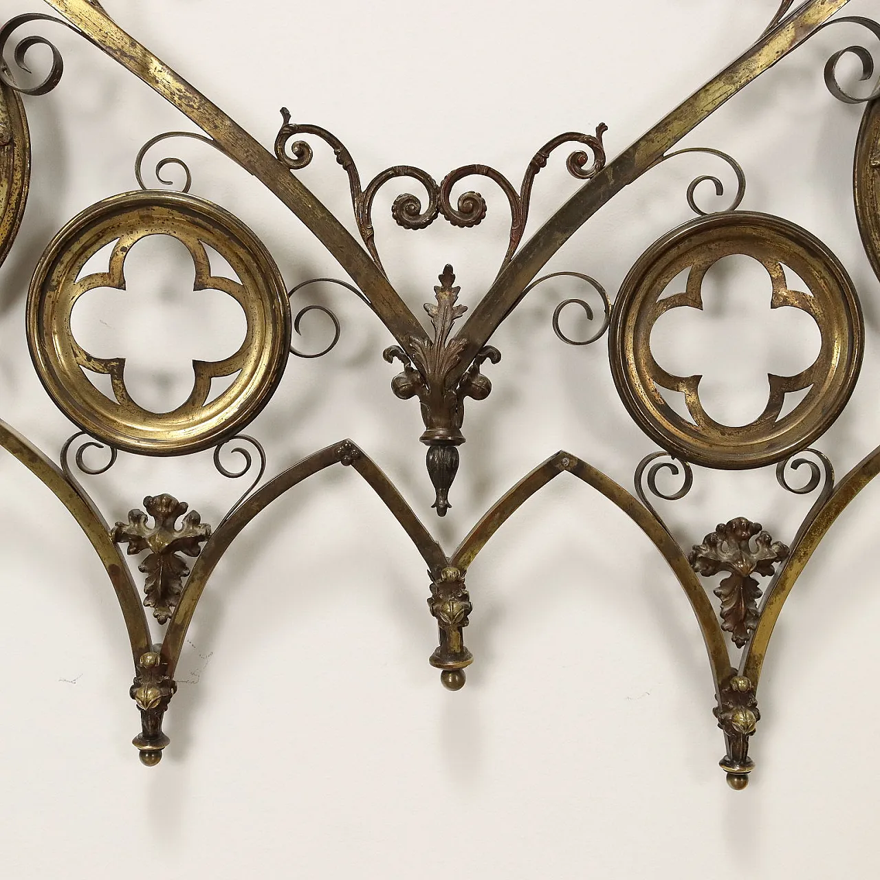 Testata di letto Neogotica in ottone e bronzo scolpito, fine '800 8