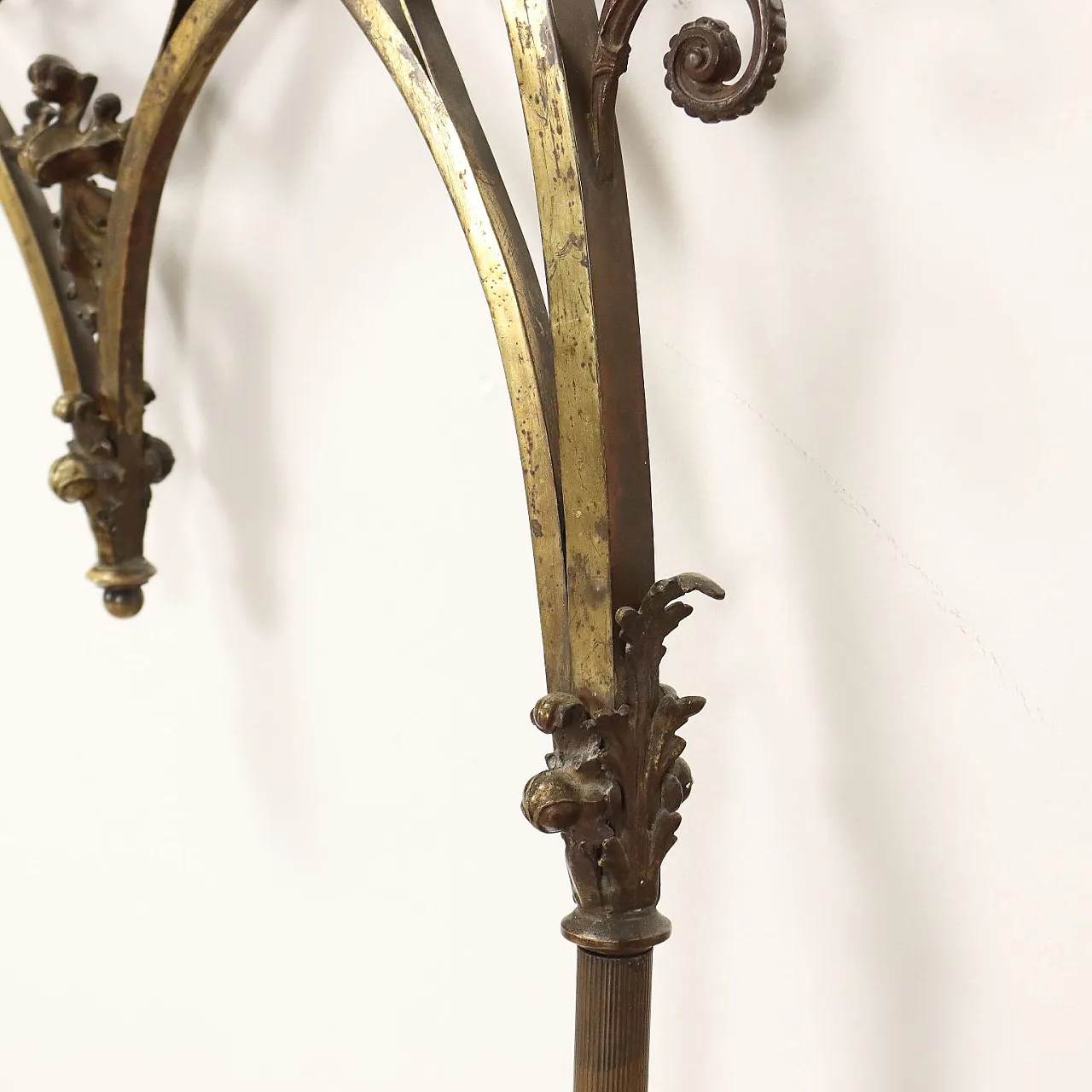 Testata di letto Neogotica in ottone e bronzo scolpito, fine '800 10