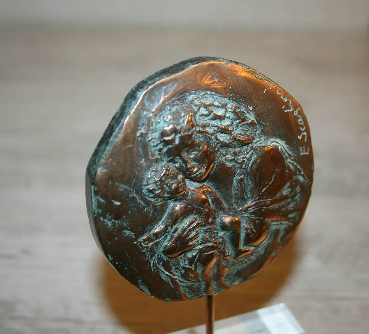 Madre e bambino, bronzo firmato scultura, anni 2000 3