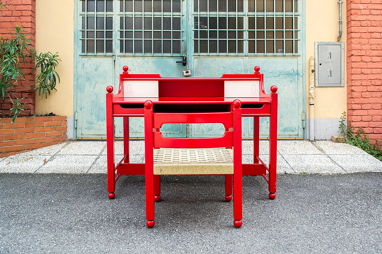 Scrivania con sedia in legno laccato rosso, anni '70 1