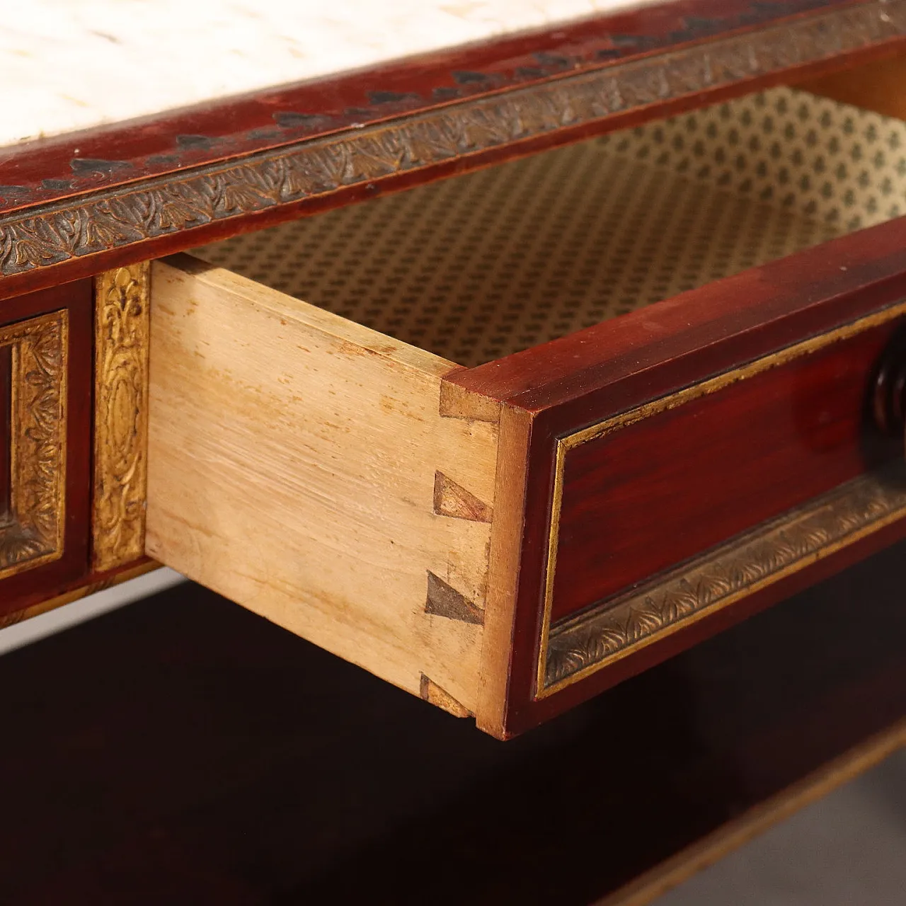 Console con specchio in noce dipinto di rosso, '800 7