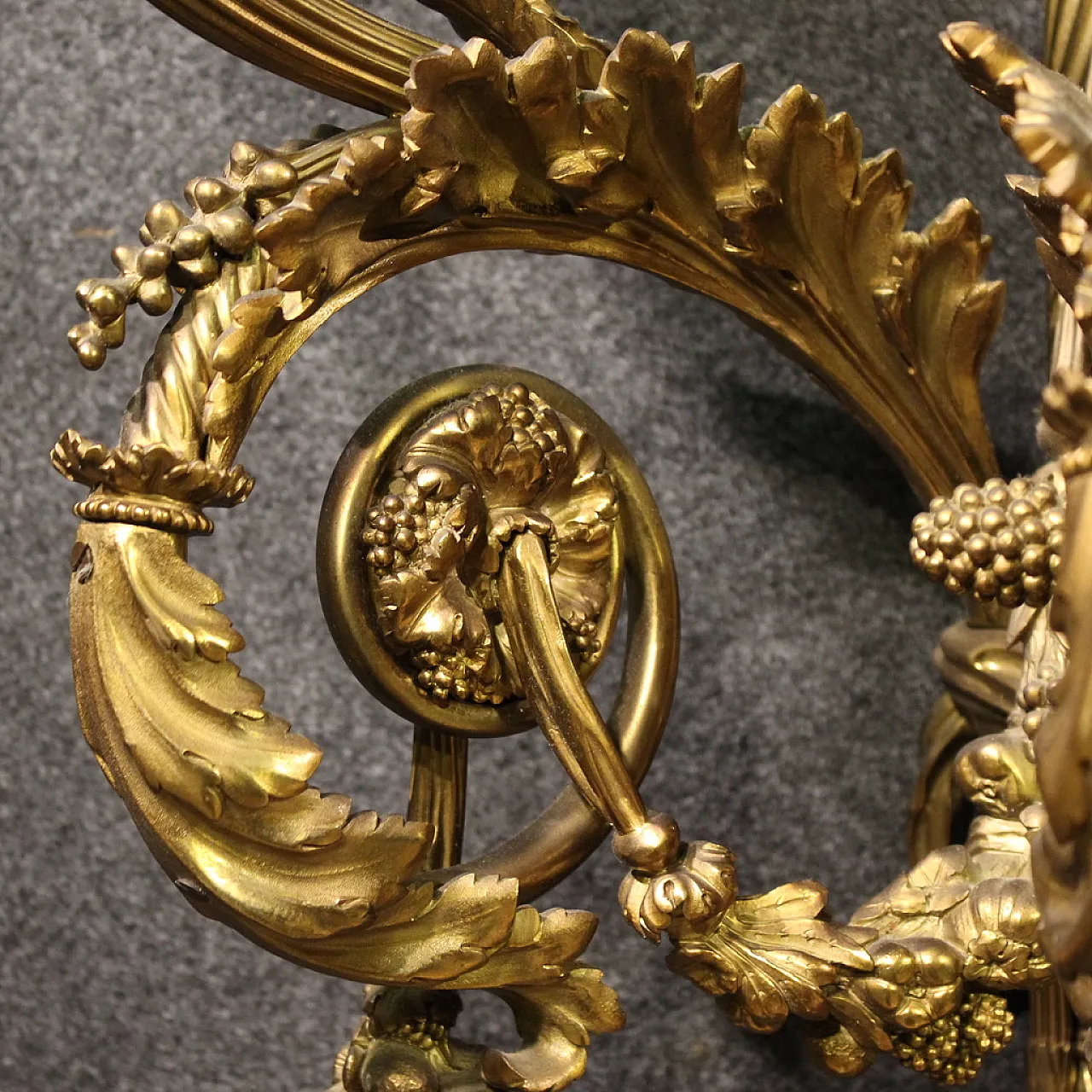 Coppia di applique francesi in bronzo dorato stile Luigi XVI, '900 3