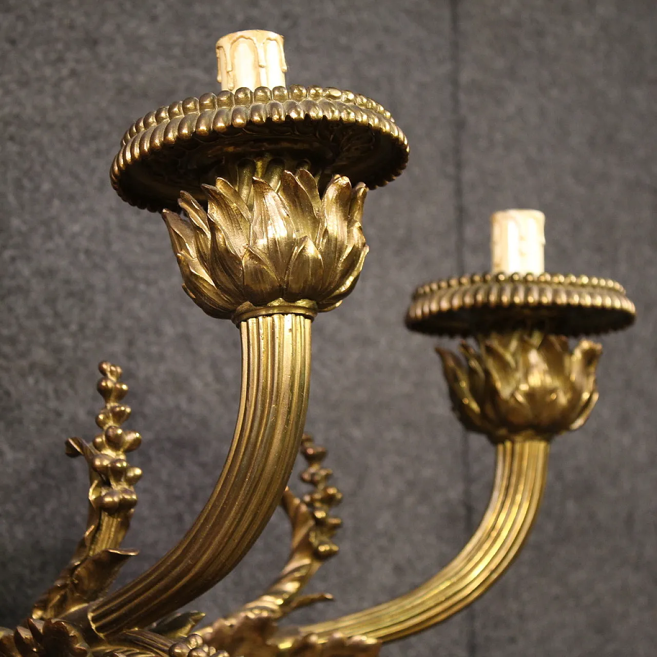 Coppia di applique francesi in bronzo dorato stile Luigi XVI, '900 4