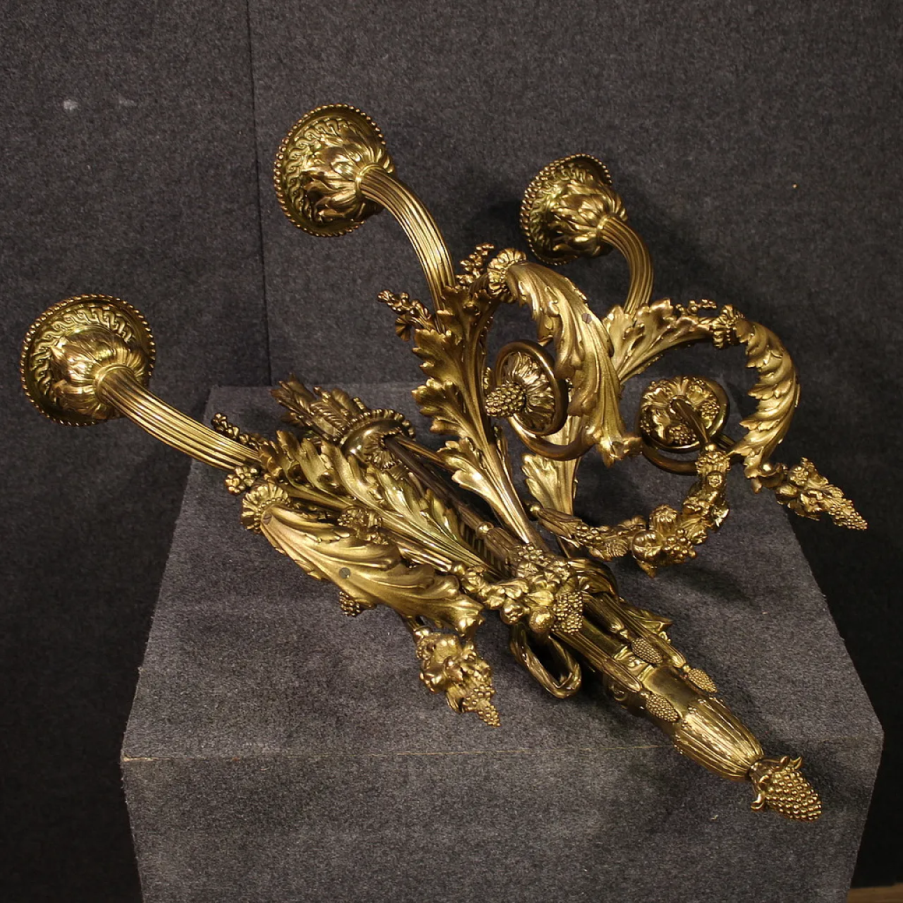 Coppia di applique francesi in bronzo dorato stile Luigi XVI, '900 5