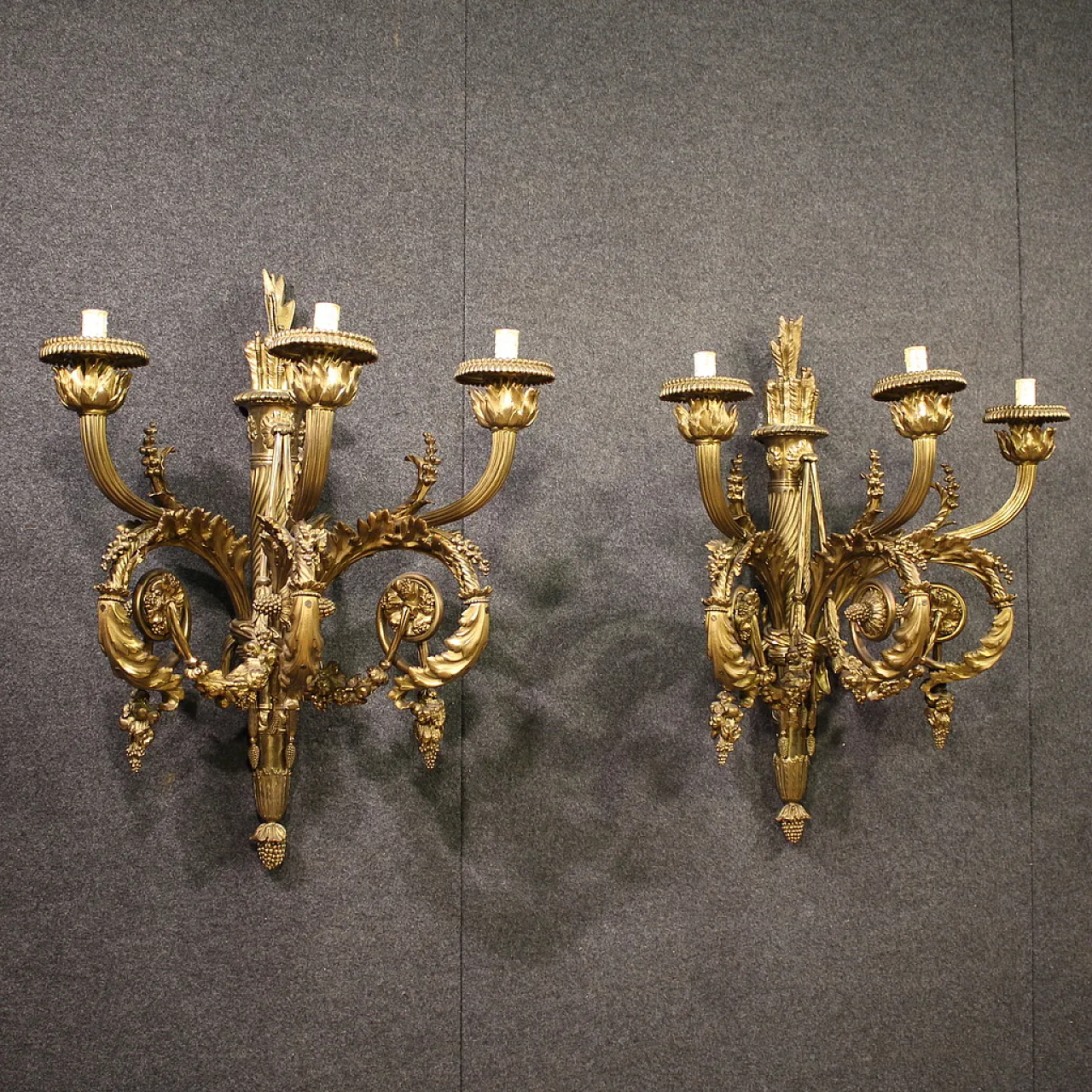 Coppia di applique francesi in bronzo dorato stile Luigi XVI, '900 8