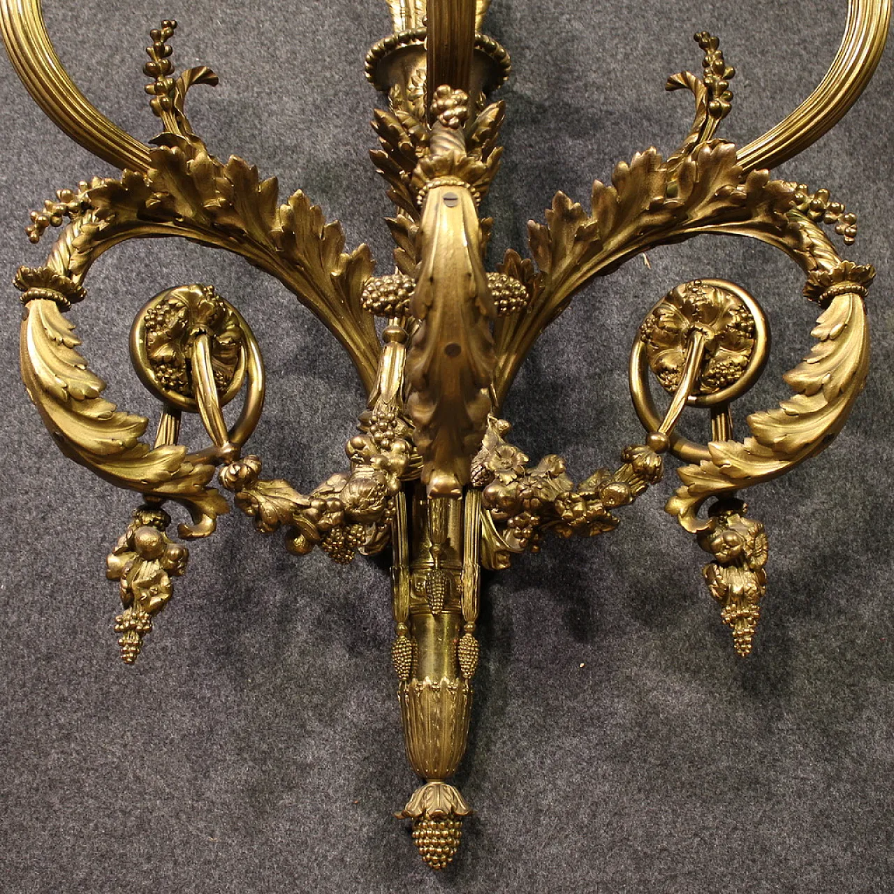 Coppia di applique francesi in bronzo dorato stile Luigi XVI, '900 9