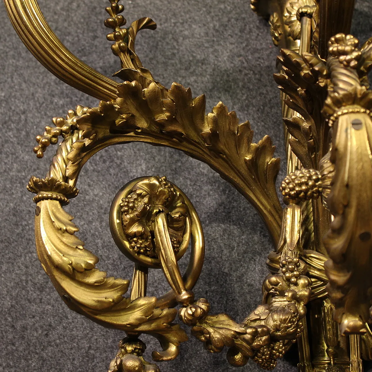 Coppia di applique francesi in bronzo dorato stile Luigi XVI, '900 10