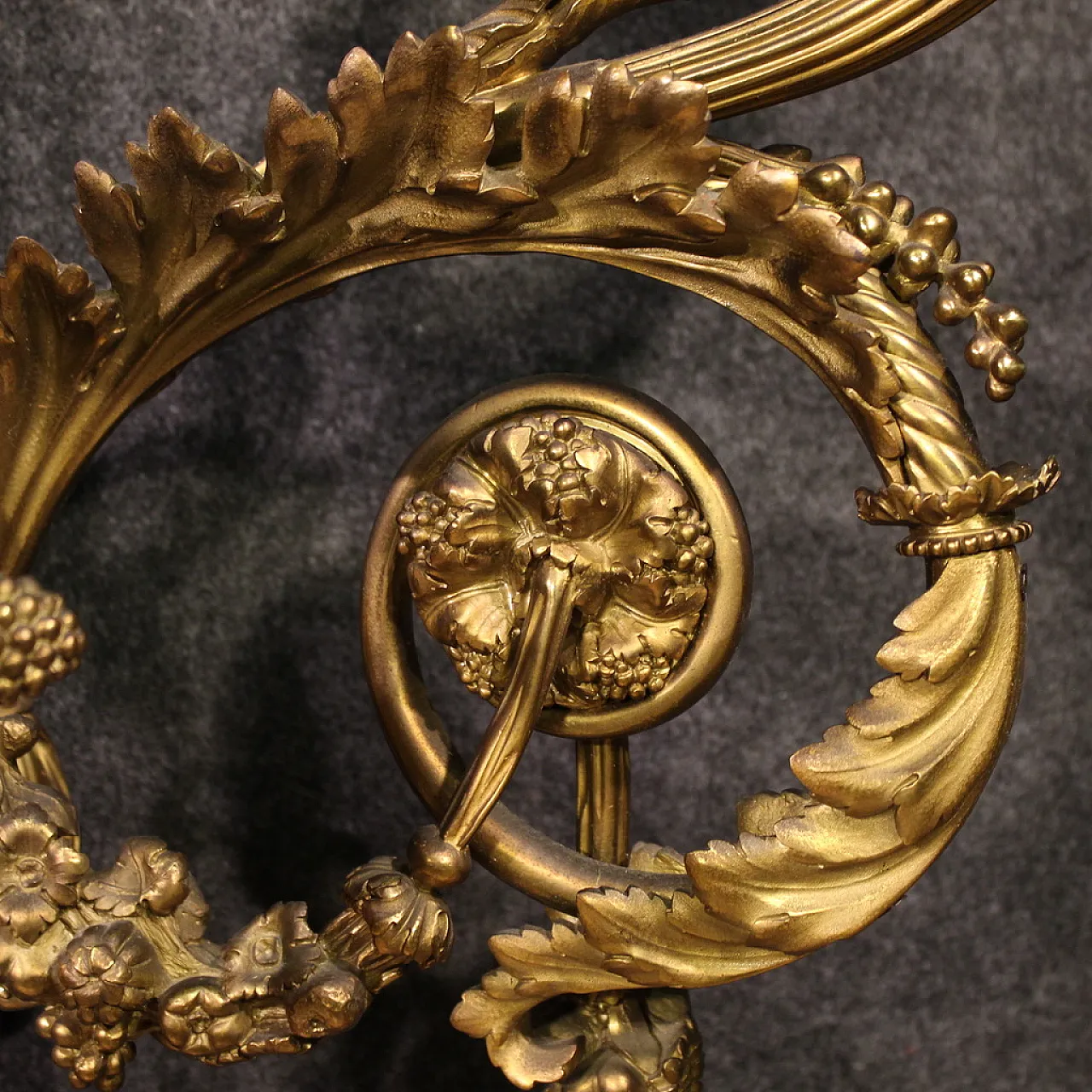 Coppia di applique francesi in bronzo dorato stile Luigi XVI, '900 11