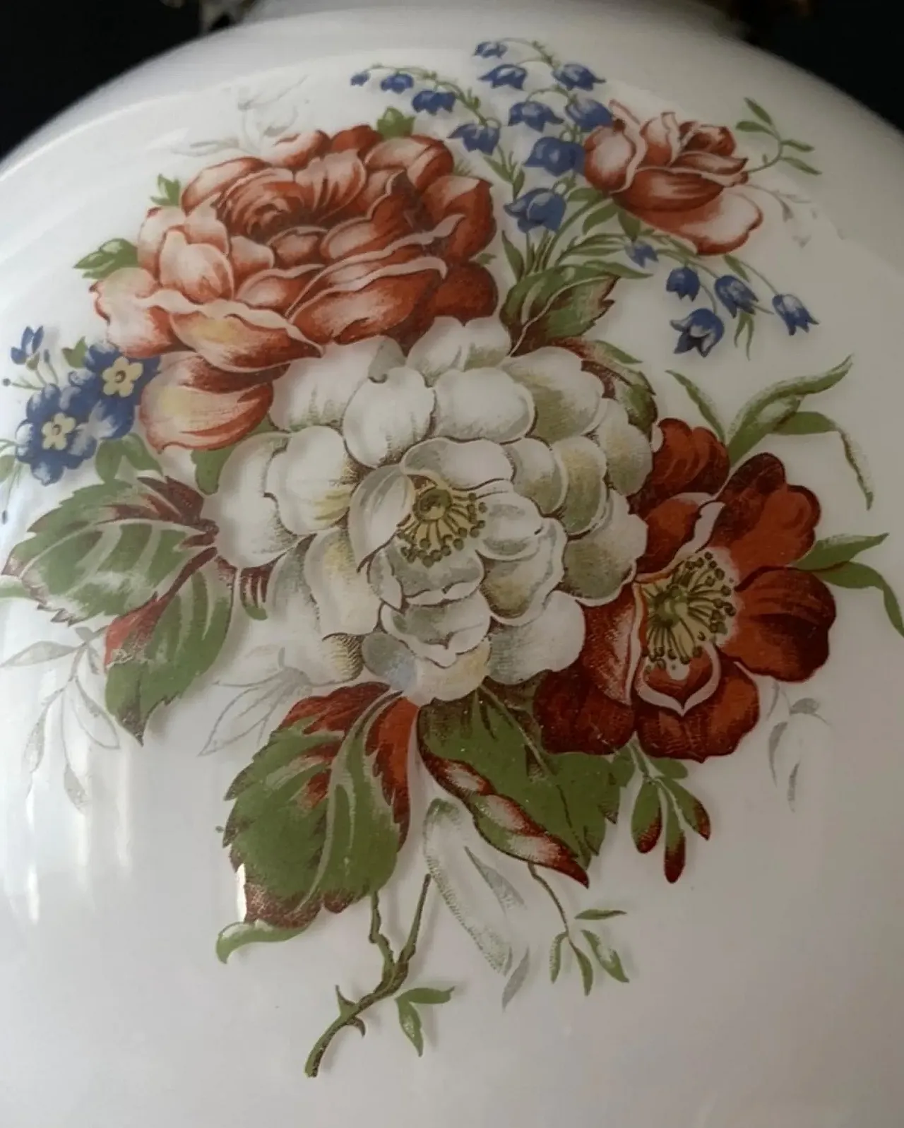 Pair of chandeliers in frosted glass and brass, 1960s 8