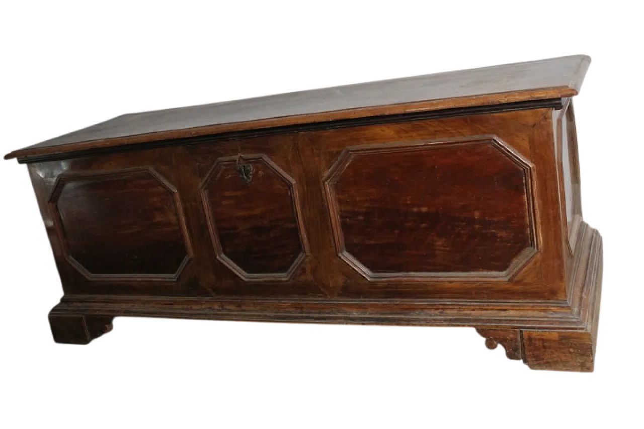 Cassapanca in noce massello reggiana con losanghe, '600 18