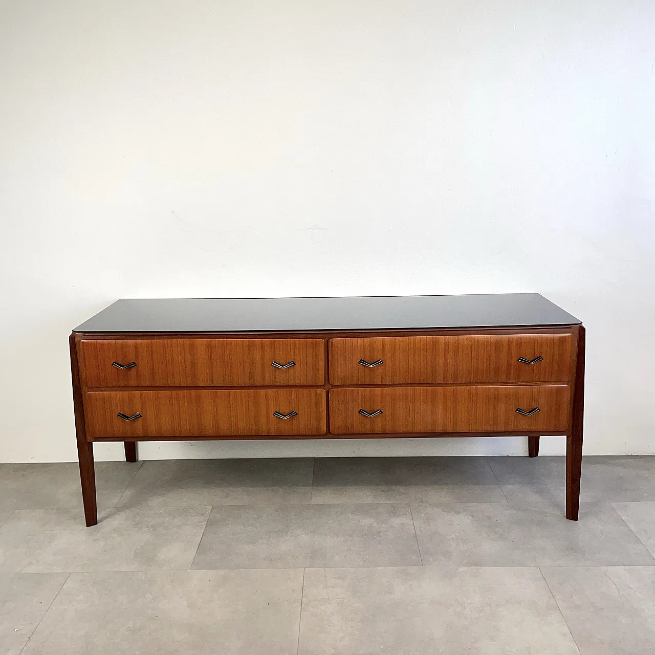 Cassettiera con top in vetro nero, anni ’60 2