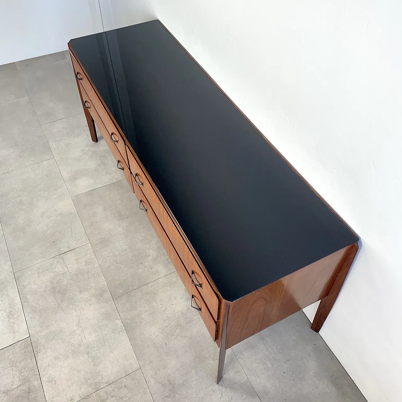 Cassettiera con top in vetro nero, anni ’60 4