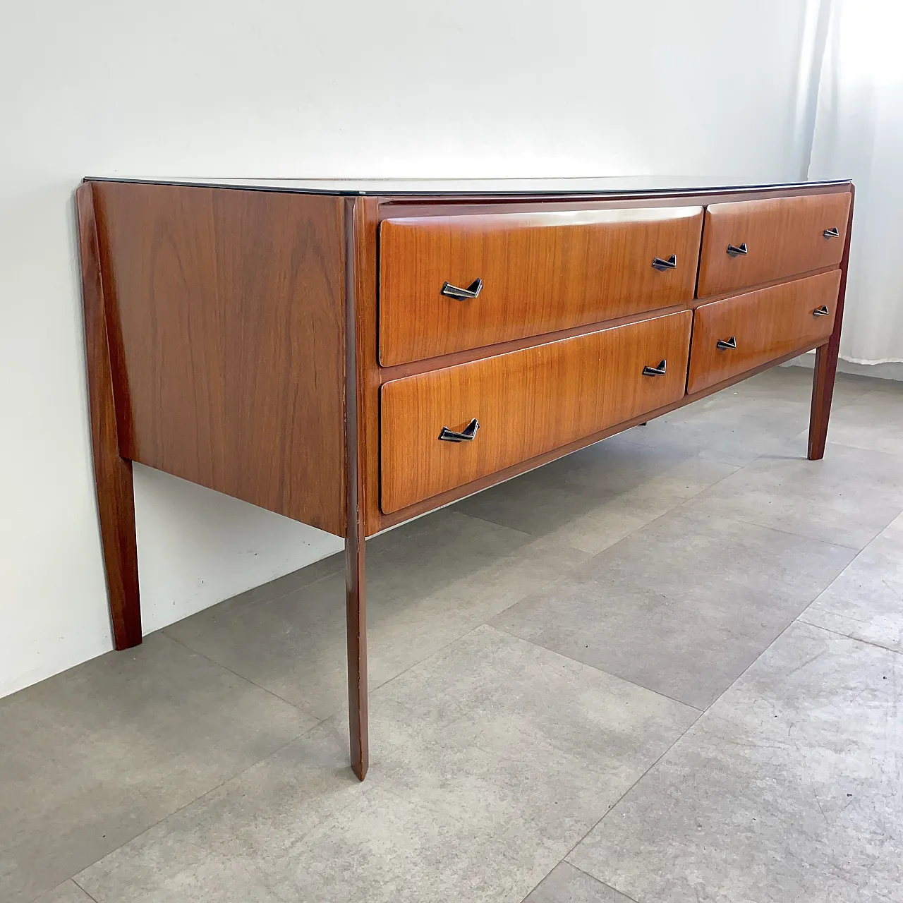 Cassettiera con top in vetro nero, anni ’60 5