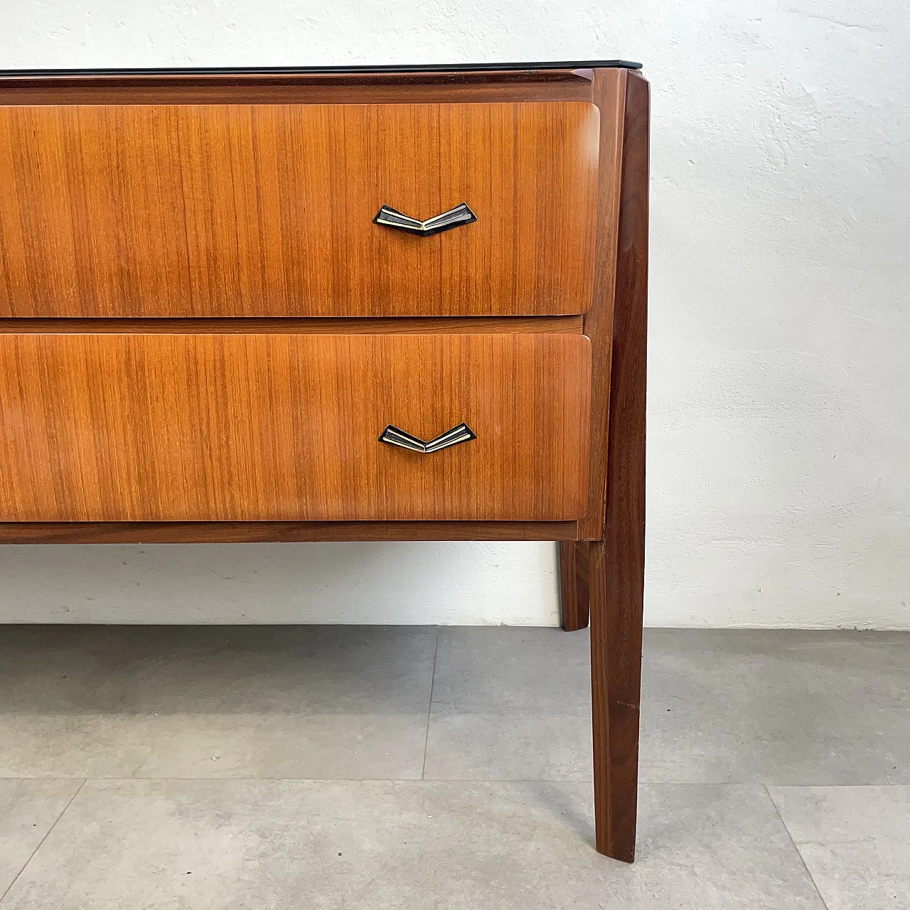 Cassettiera con top in vetro nero, anni ’60 7