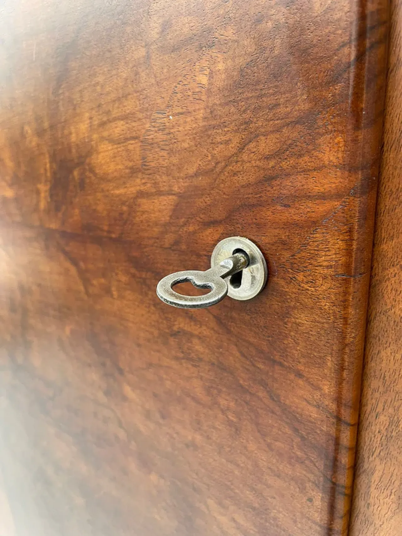 Mobile Art Déco con ripiani, impiallacciato in noce, anni '30 2