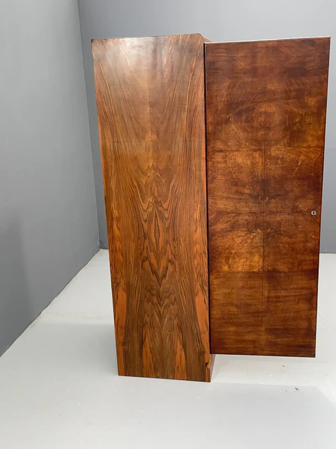 Mobile Art Déco con ripiani, impiallacciato in noce, anni '30 4