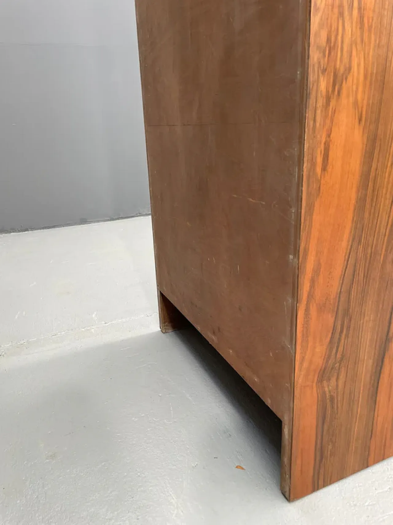 Mobile Art Déco con ripiani, impiallacciato in noce, anni '30 12