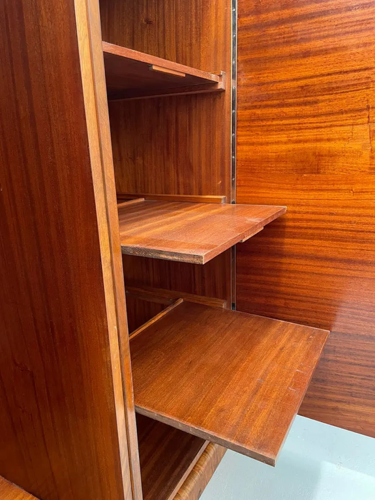 Mobile Art Déco con ripiani, impiallacciato in noce, anni '30 13