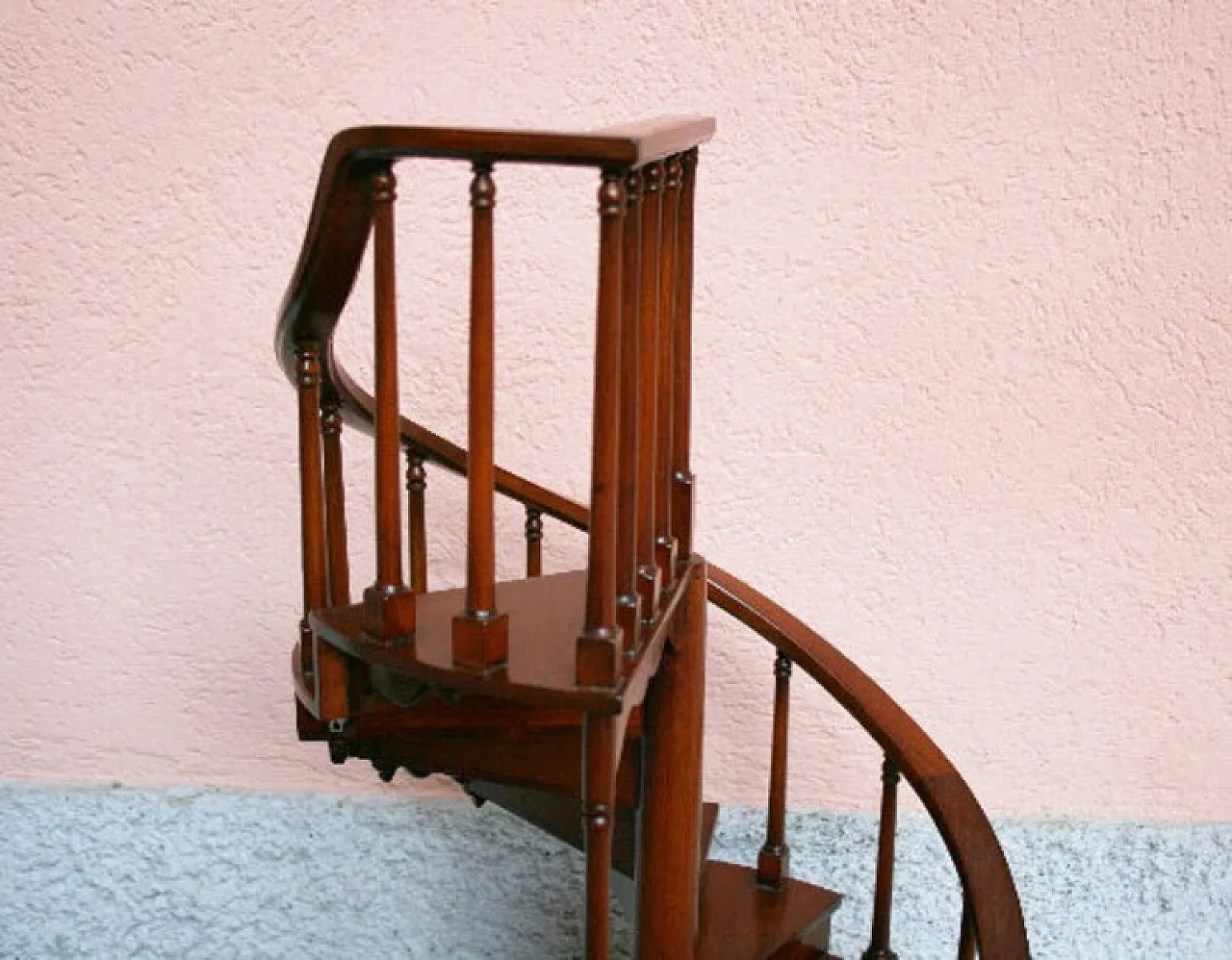 MODELLO DI Scala a Chiociola in legno - oggetti d'arte 2