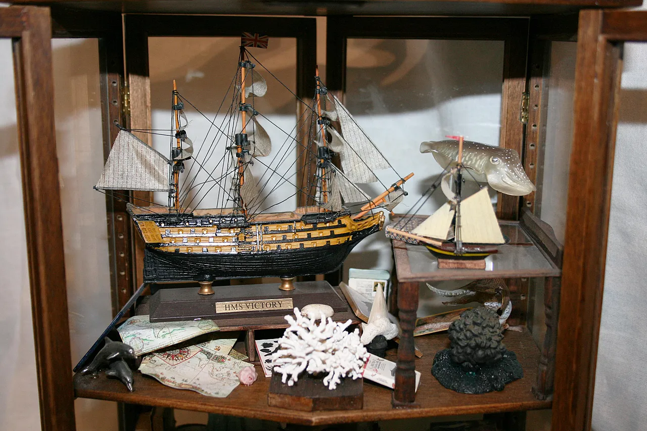 Armadio in egno realizzato a mano tema mare, 2000 7