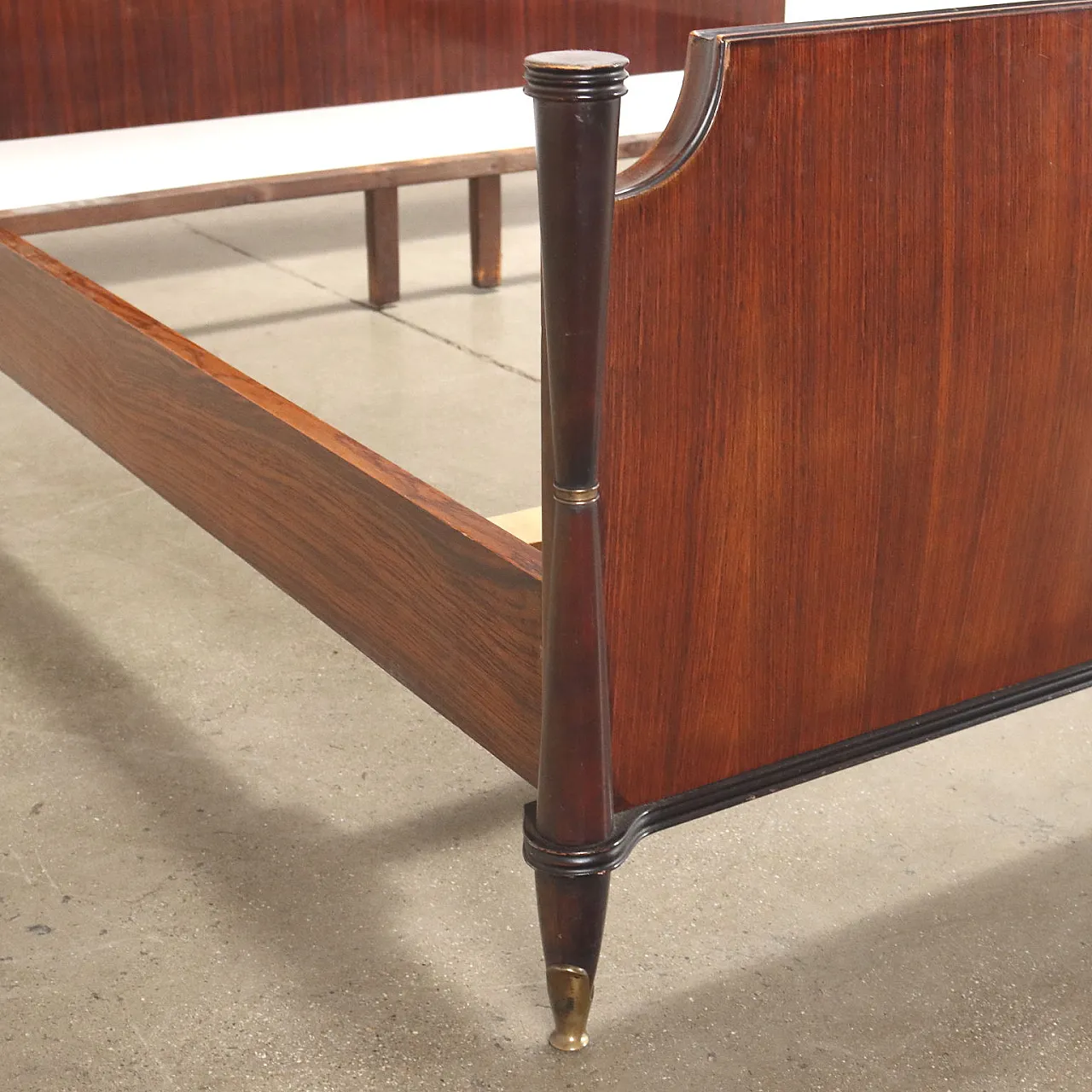 Letto matrimoniale in legno esotico impiallacciato, metà '900 4