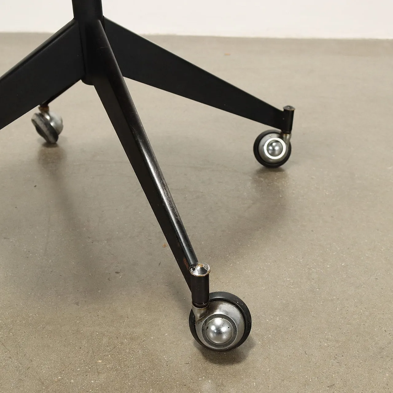 Sgabello da disegno girevole in metallo e compensato, anni '70 4