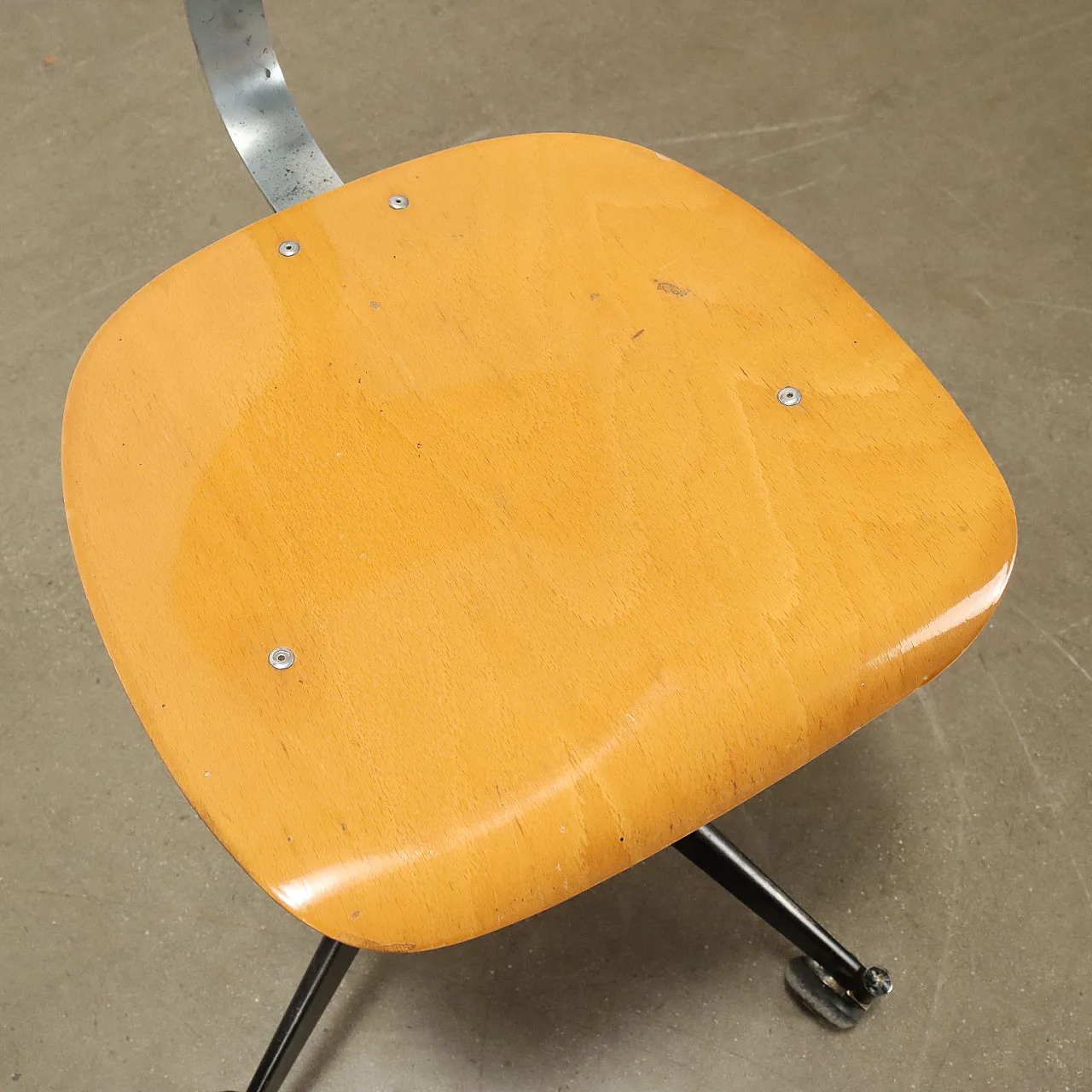 Sgabello da disegno girevole in metallo e compensato, anni '70 5