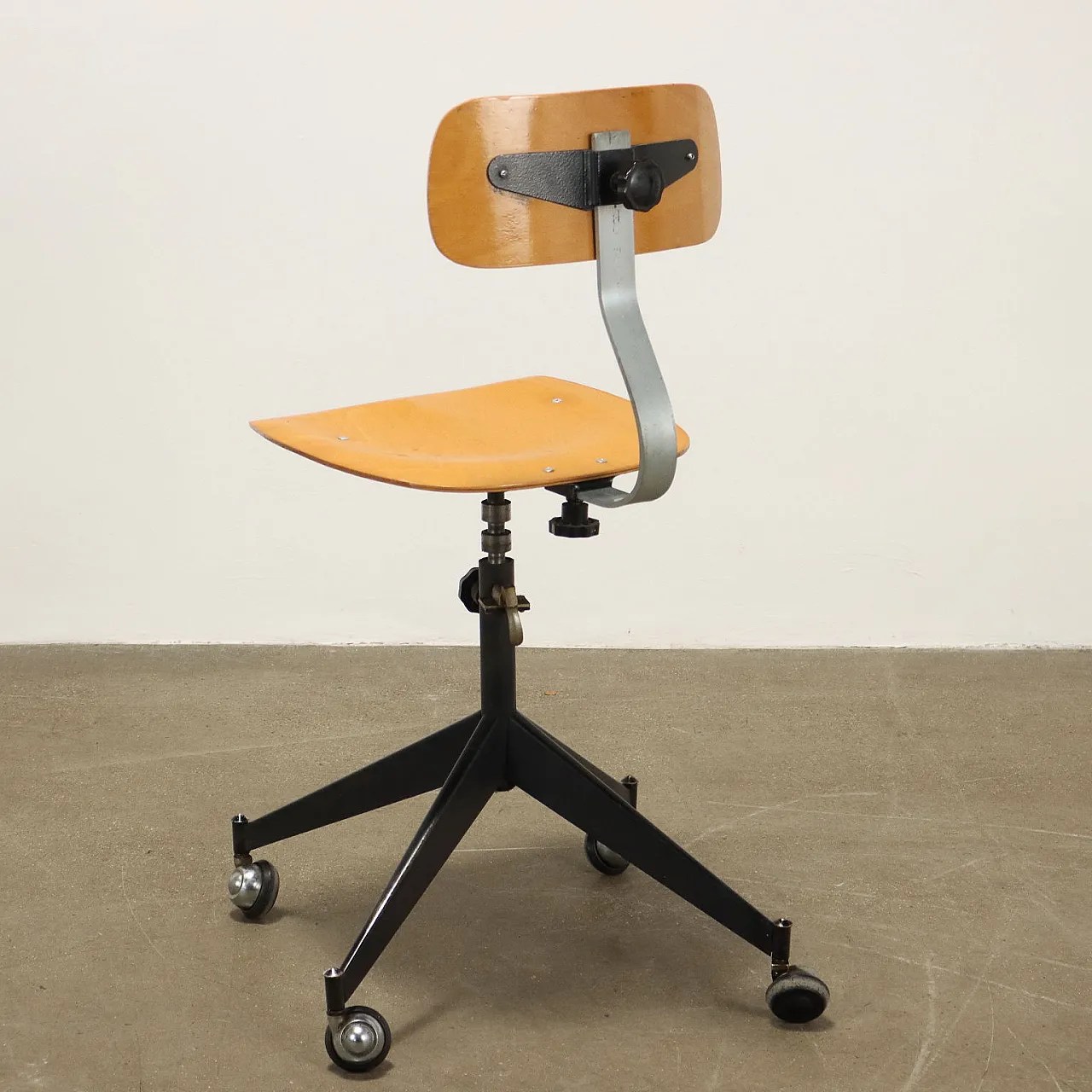 Sgabello da disegno girevole in metallo e compensato, anni '70 8