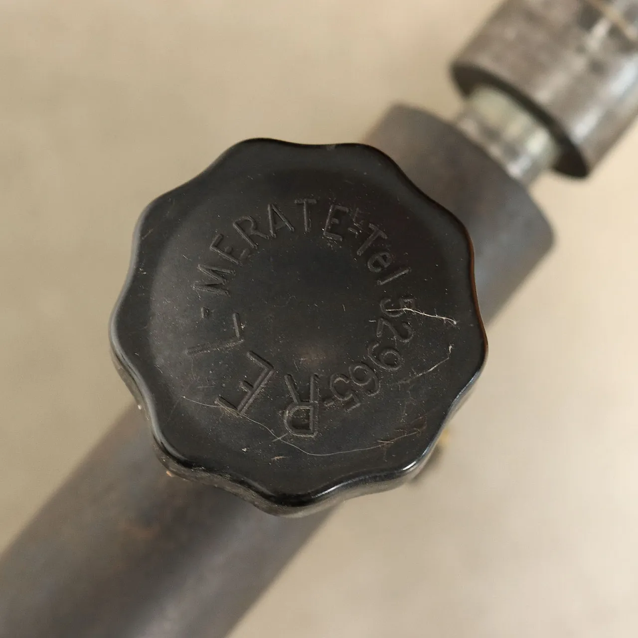 Sgabello da disegno girevole in metallo e compensato, anni '70 9