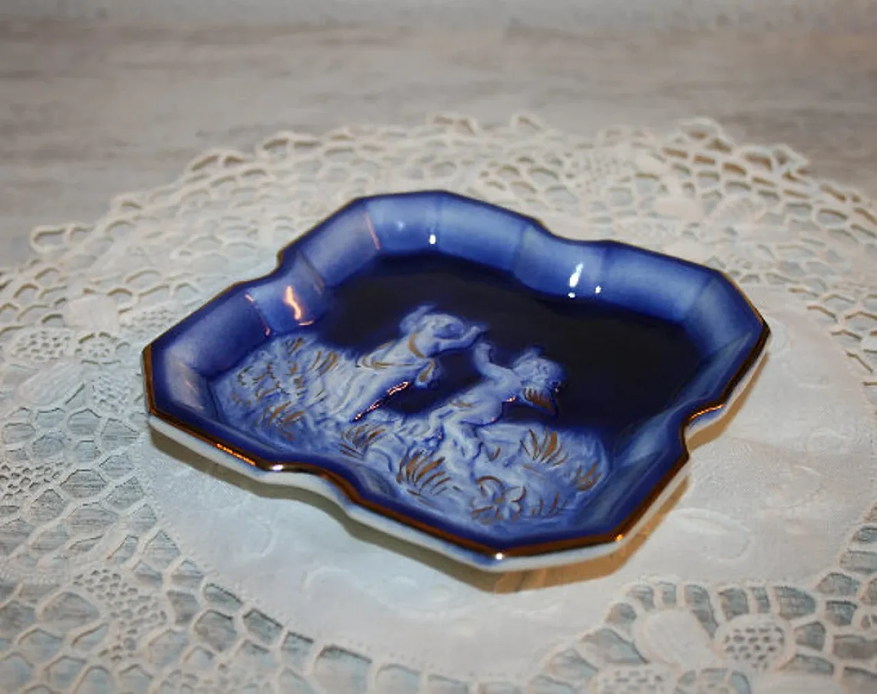 Piatto in ceramica con putti -svuotatasche, anni '70 4