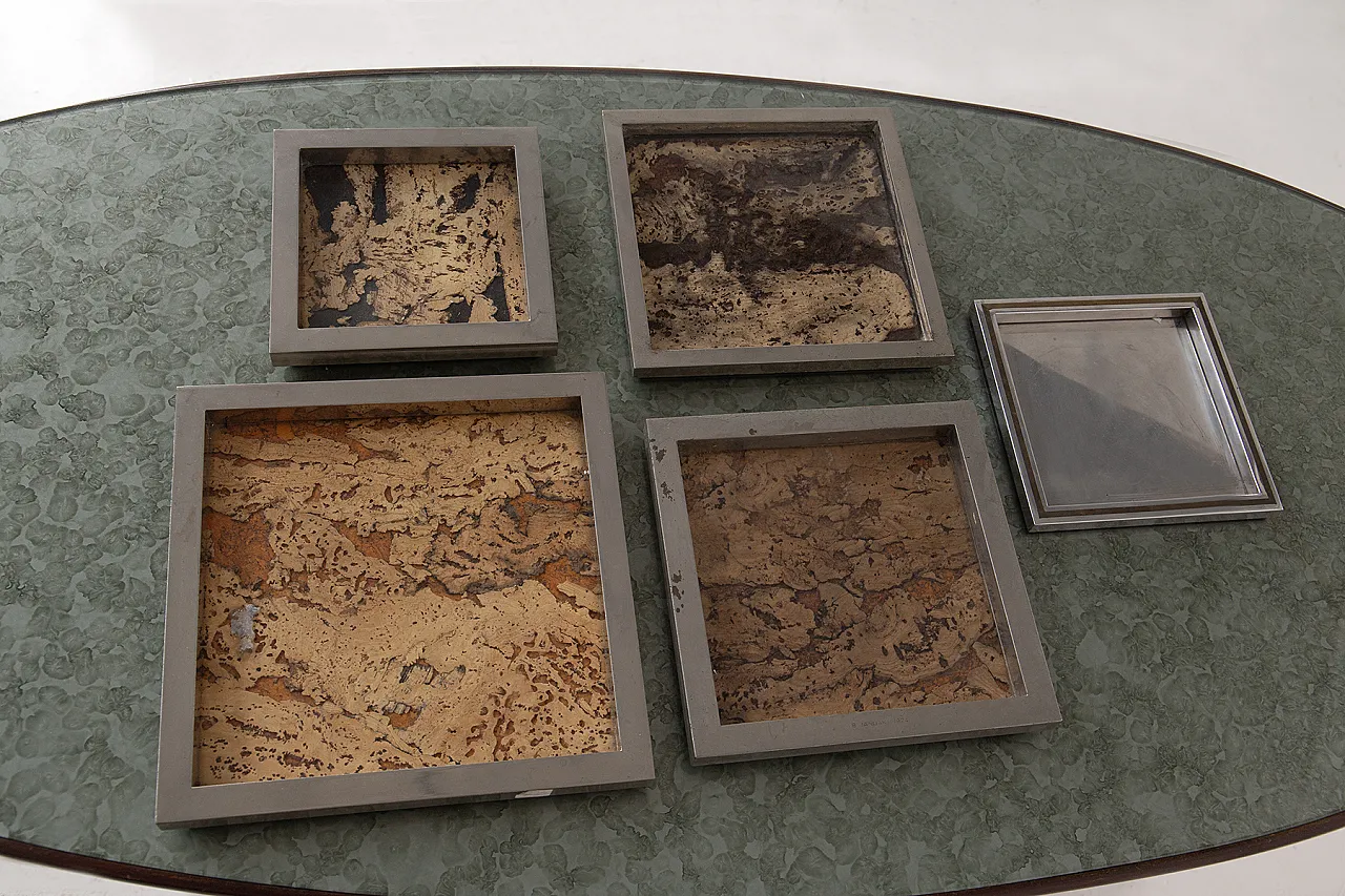 Set Romeo Rega di 5 vassoi con firme e date incise in metallo e sugher 1