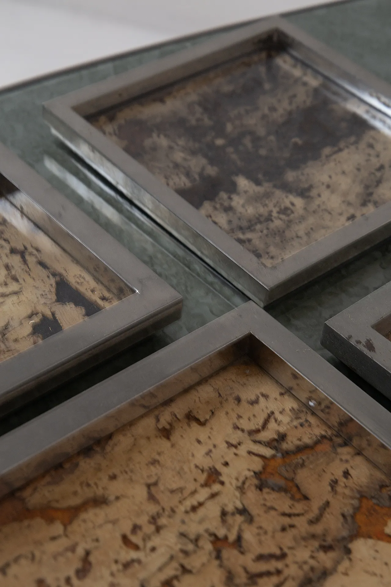 Set Romeo Rega di 5 vassoi con firme e date incise in metallo e sugher 3