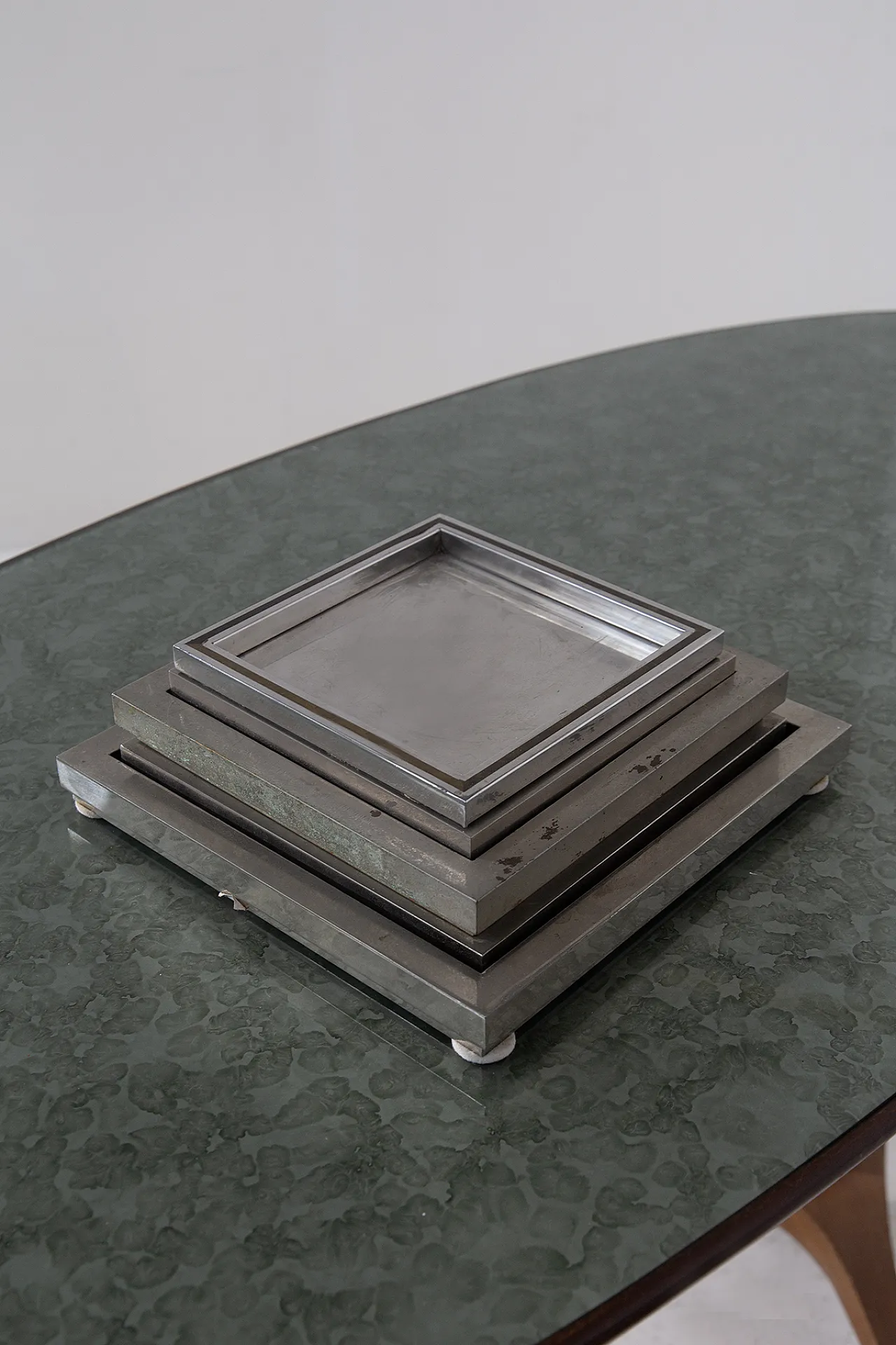 Set Romeo Rega di 5 vassoi con firme e date incise in metallo e sugher 4