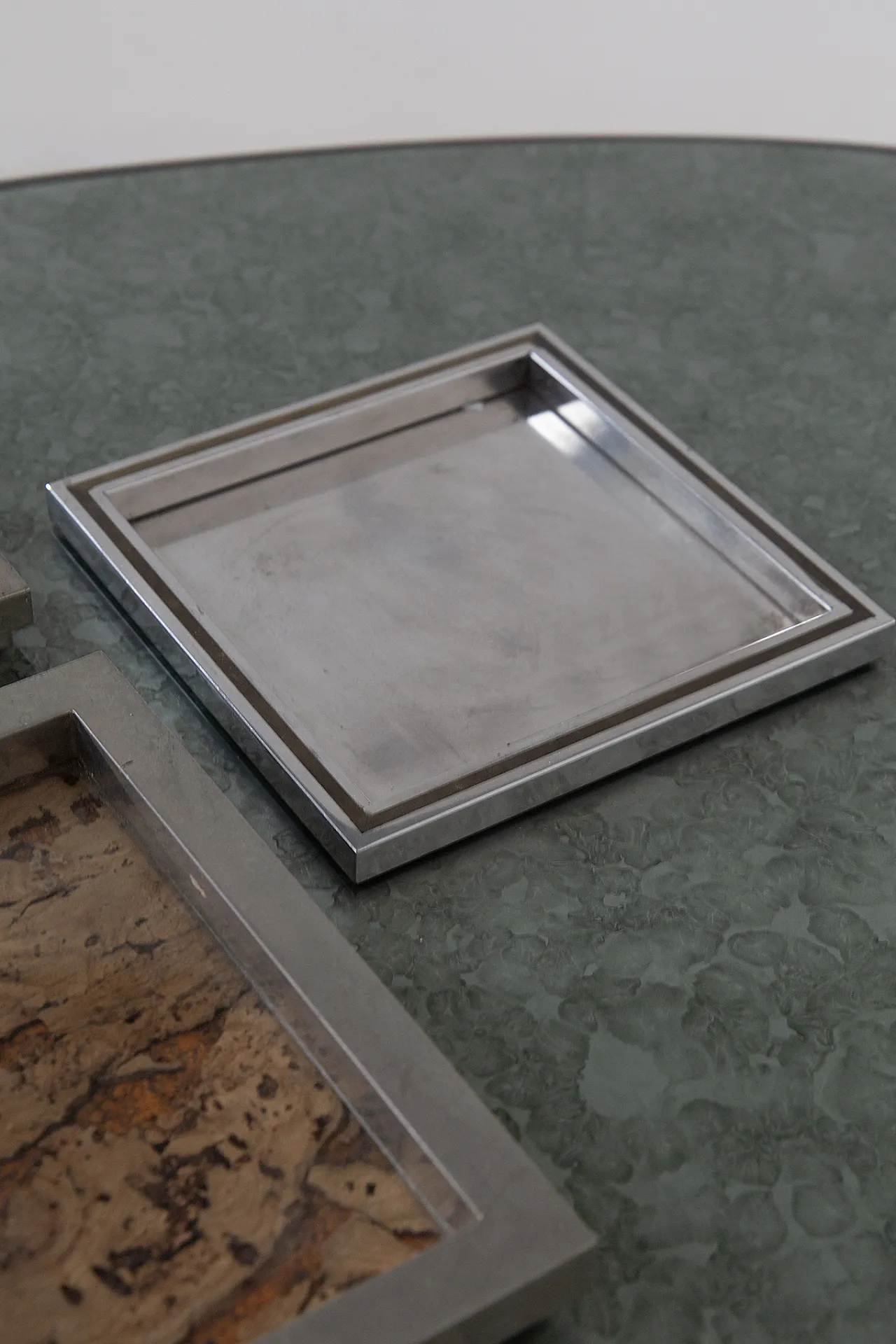 Set Romeo Rega di 5 vassoi con firme e date incise in metallo e sugher 6