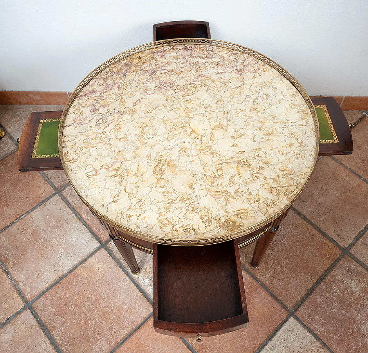 ow table table from the Napoleon III style in mahogany, 20th century 2