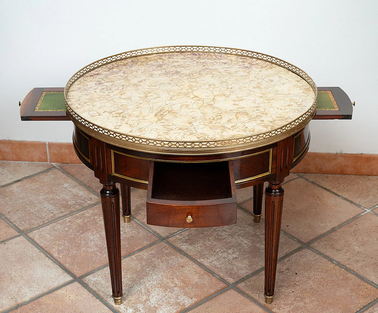 ow table table from the Napoleon III style in mahogany, 20th century 6