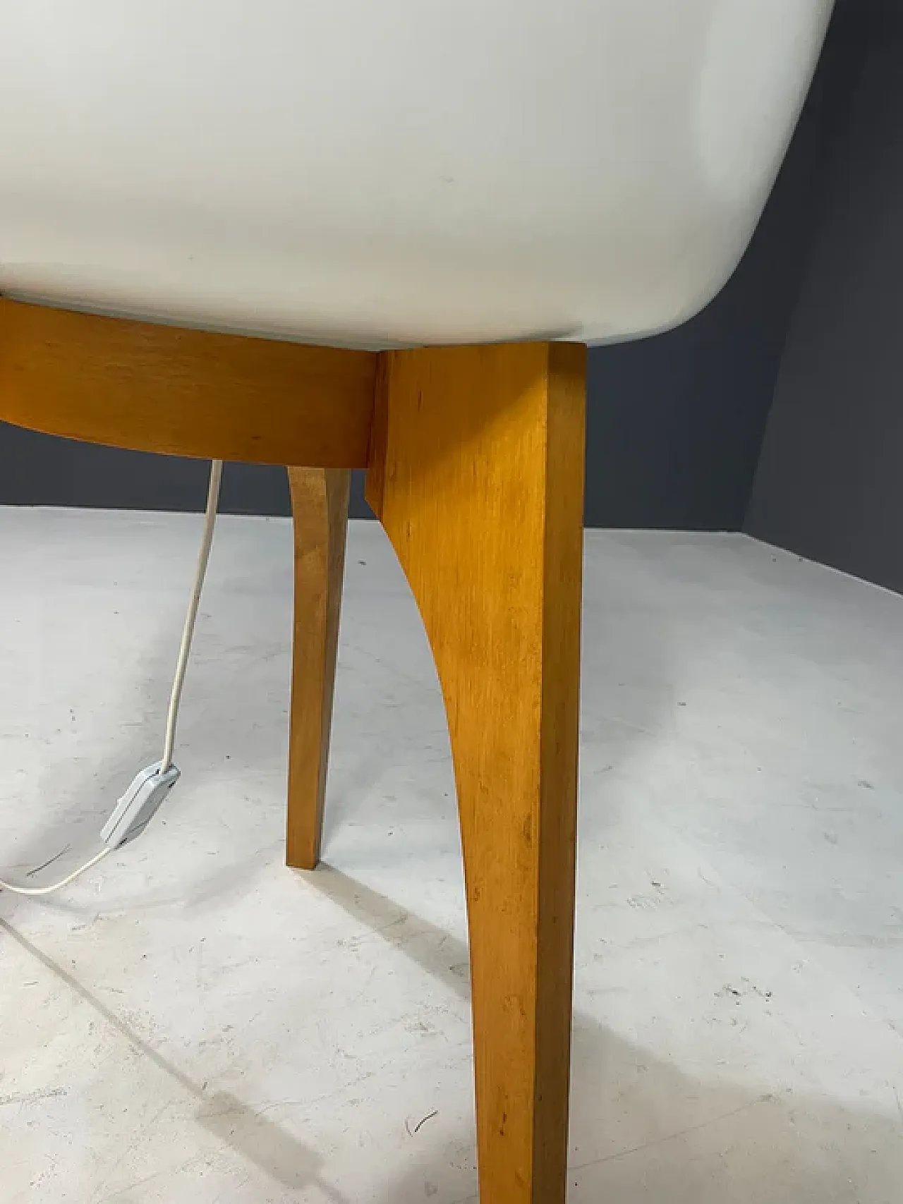 Lampada da terra in legno e vetro smerigliato di ULUV, anni '60 2