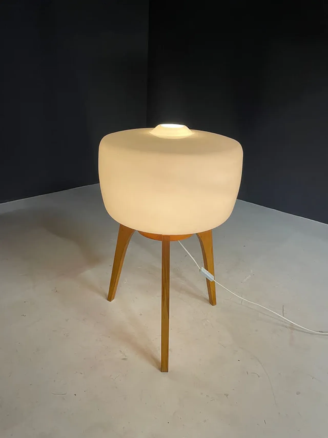 Lampada da terra in legno e vetro smerigliato di ULUV, anni '60 3