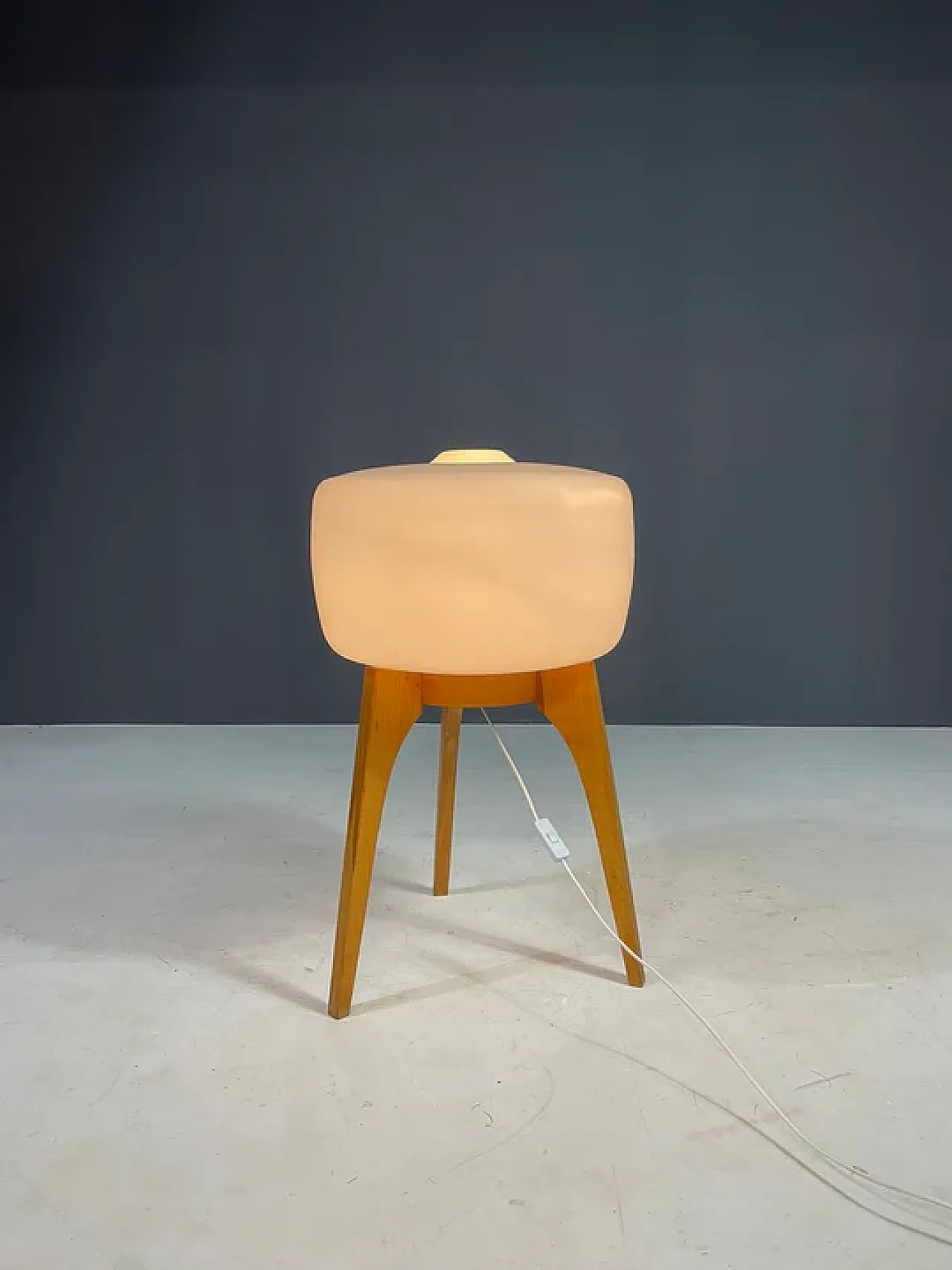 Lampada da terra in legno e vetro smerigliato di ULUV, anni '60 5
