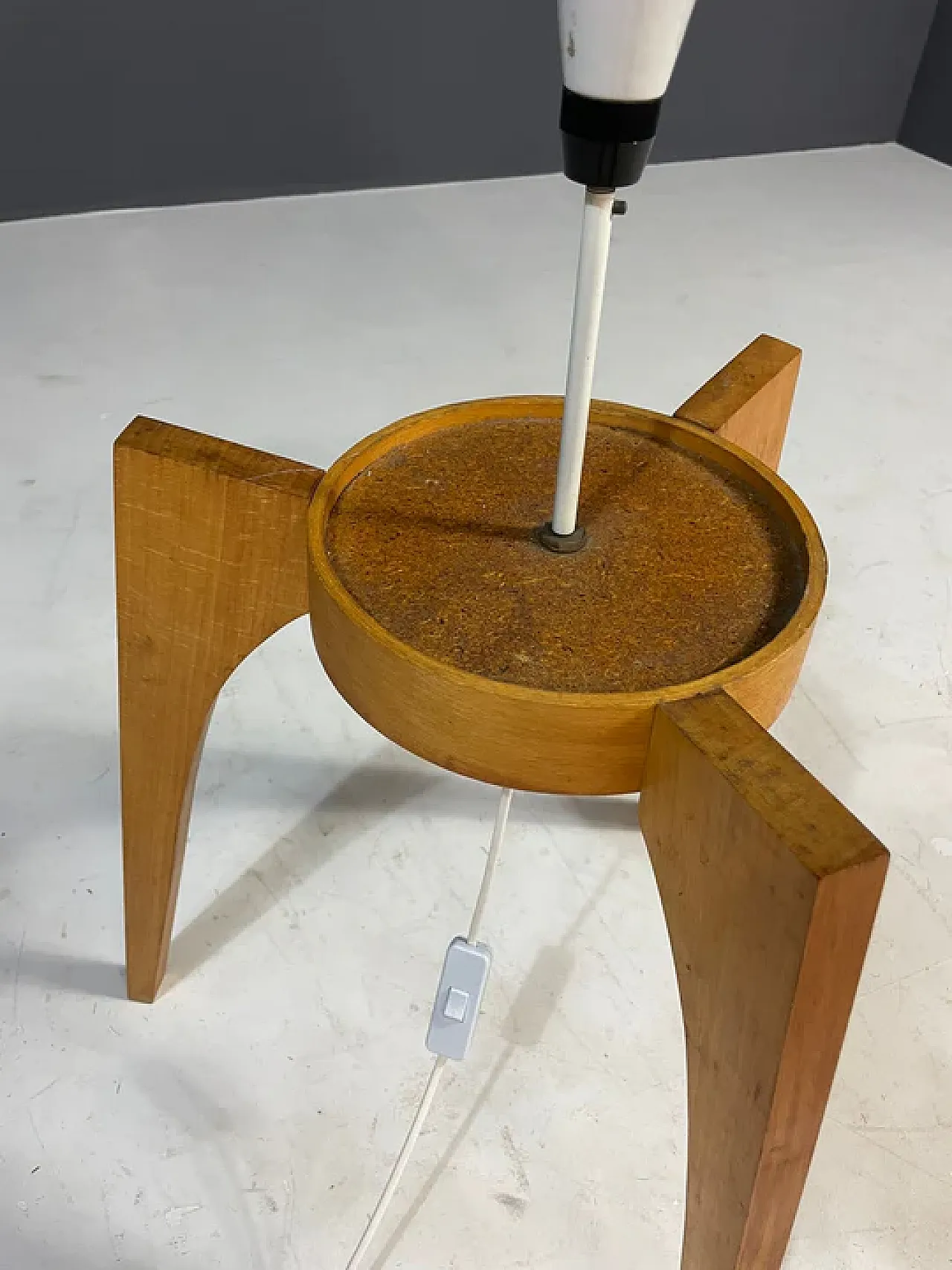 Lampada da terra in legno e vetro smerigliato di ULUV, anni '60 8