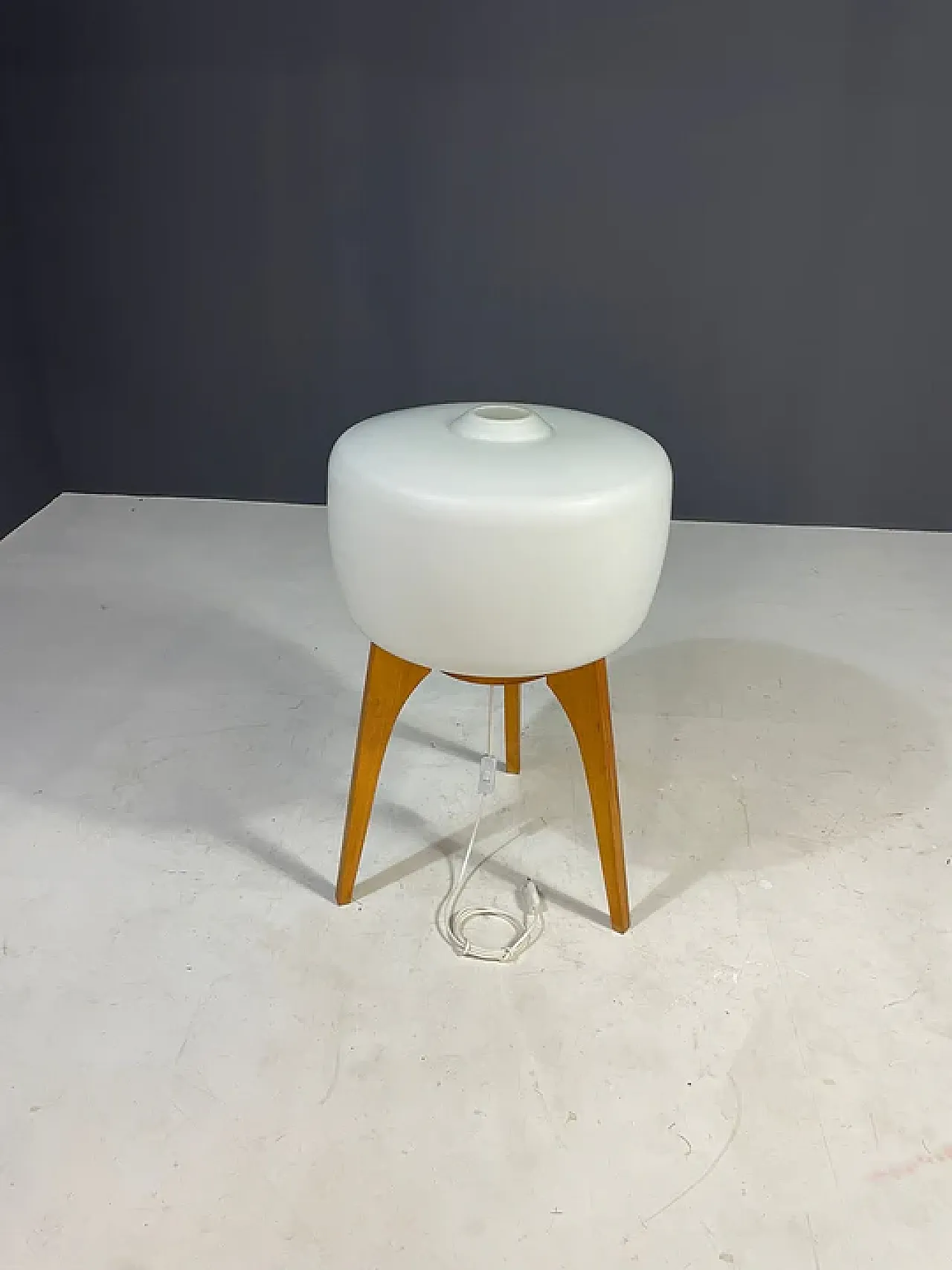 Lampada da terra in legno e vetro smerigliato di ULUV, anni '60 9