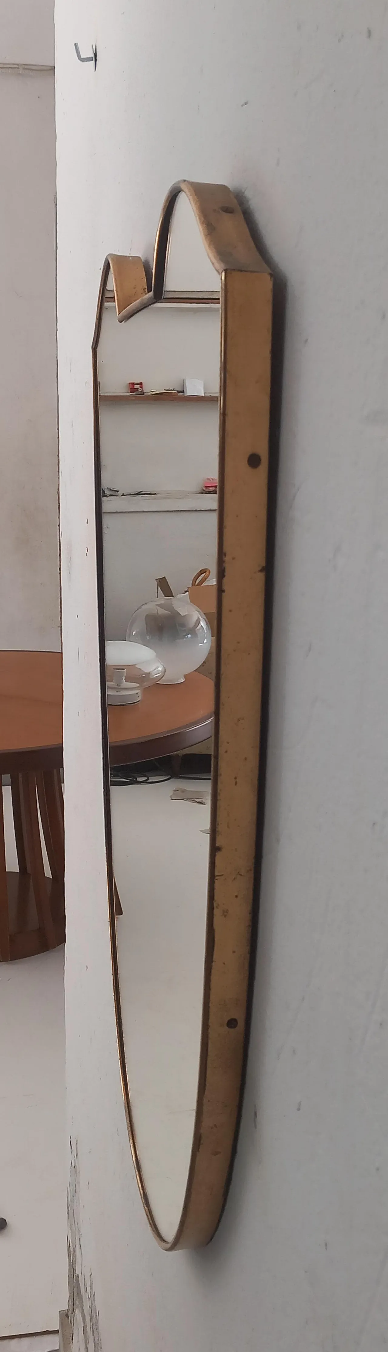 Specchio a forma di scudo con cornice in ottone, 50s 3