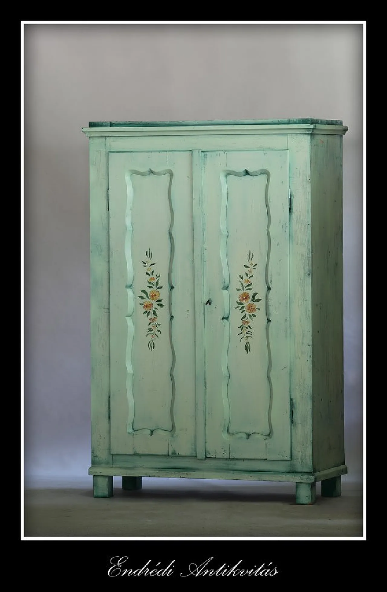 Armadio verde dipinto a mano, primo '900 1