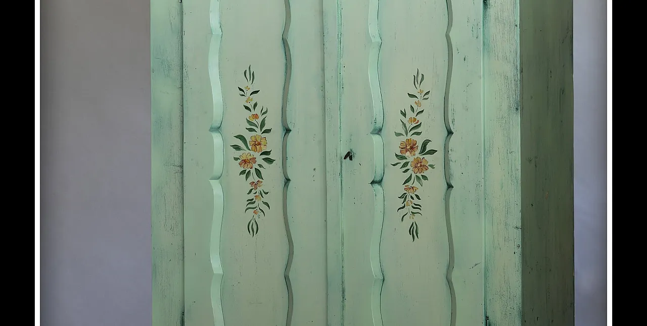 Armadio verde dipinto a mano, primo '900 2