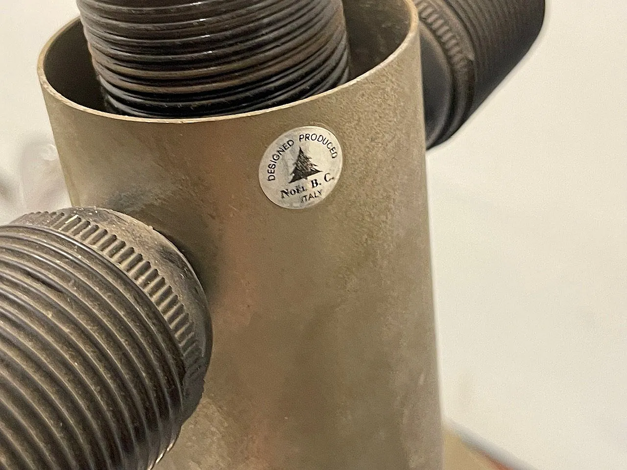 Coppia di lampade da tavolo in ottone e cromo di Noel B. C., anni '70 11